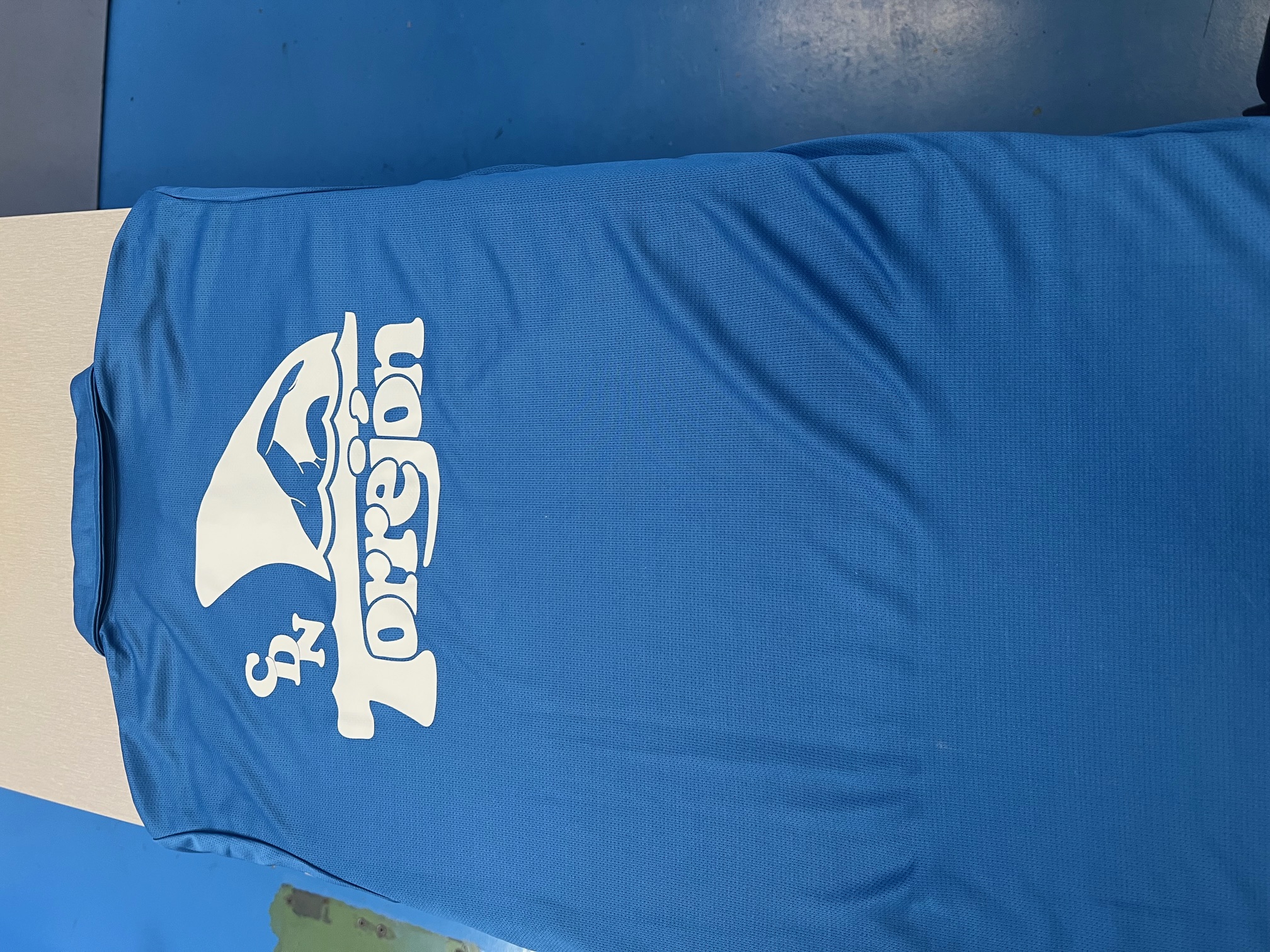 Proceso de personalización textil deportiva en Deportes Megra